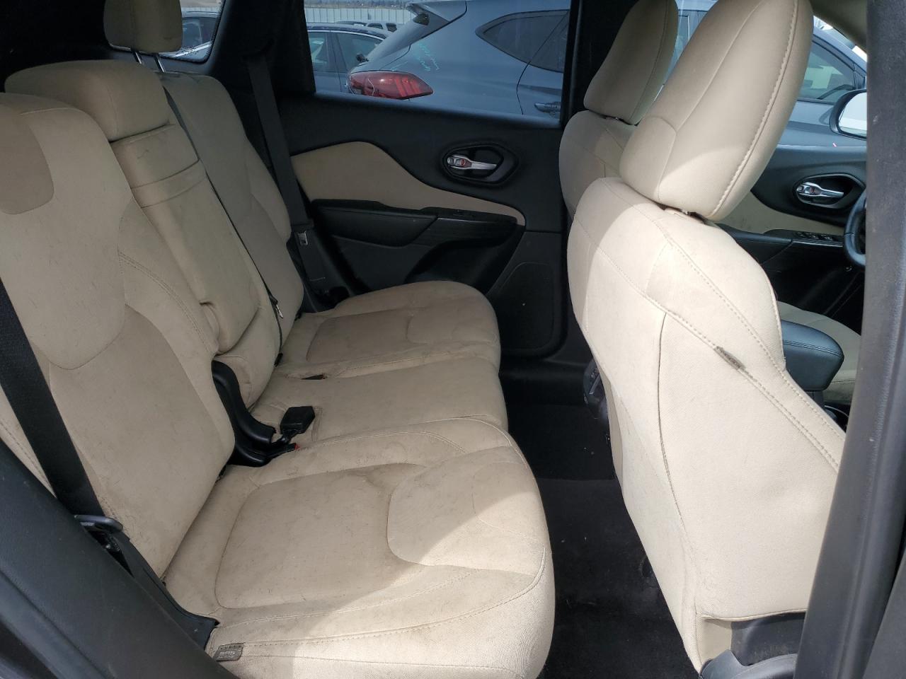 2016 Jeep Grand Cherokee - Image 11