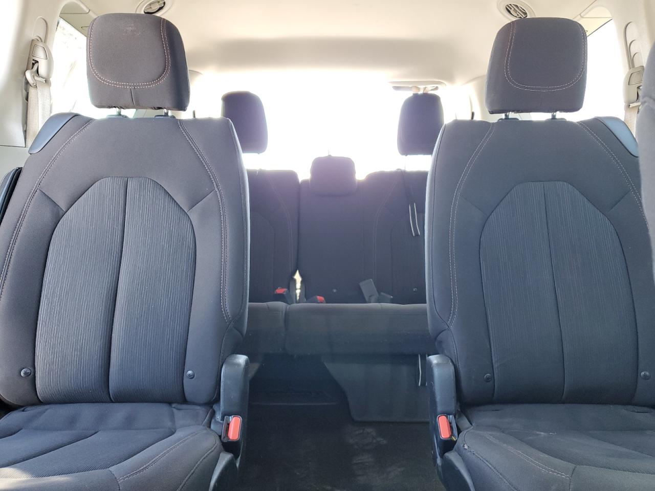 2018 Chrysler Pacifica - Image 10
