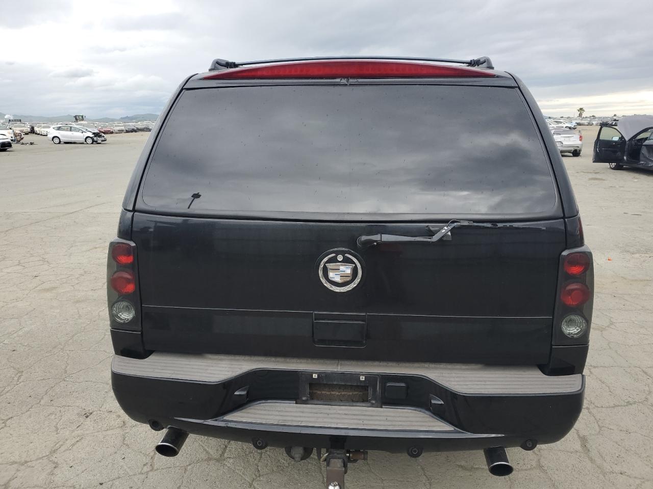 2004 Cadillac Escalade - Image 6