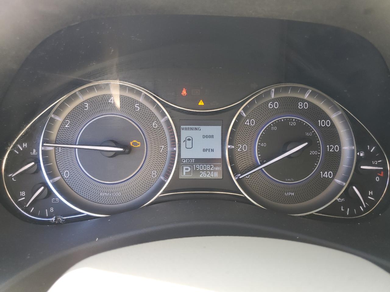 2016 Infiniti QX80 - Image 9