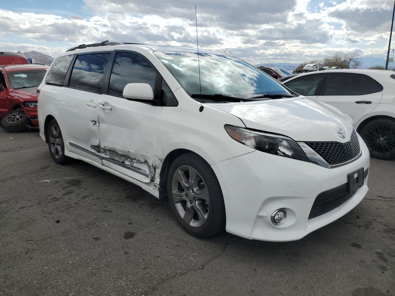 2011 Toyota Sienna - Image 4
