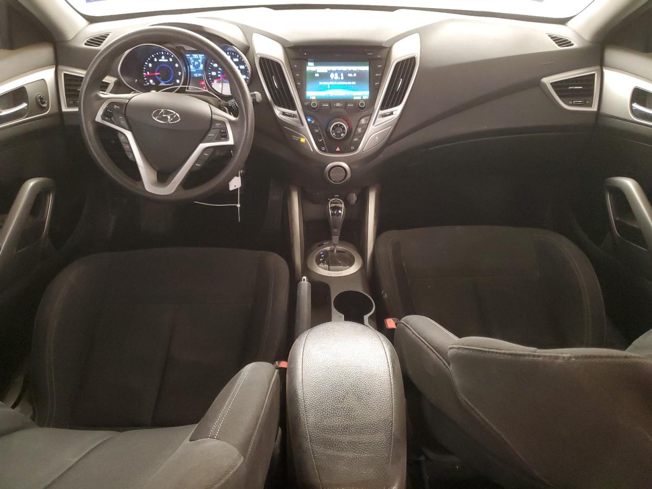 2015 Hyundai Veloster - Image 8