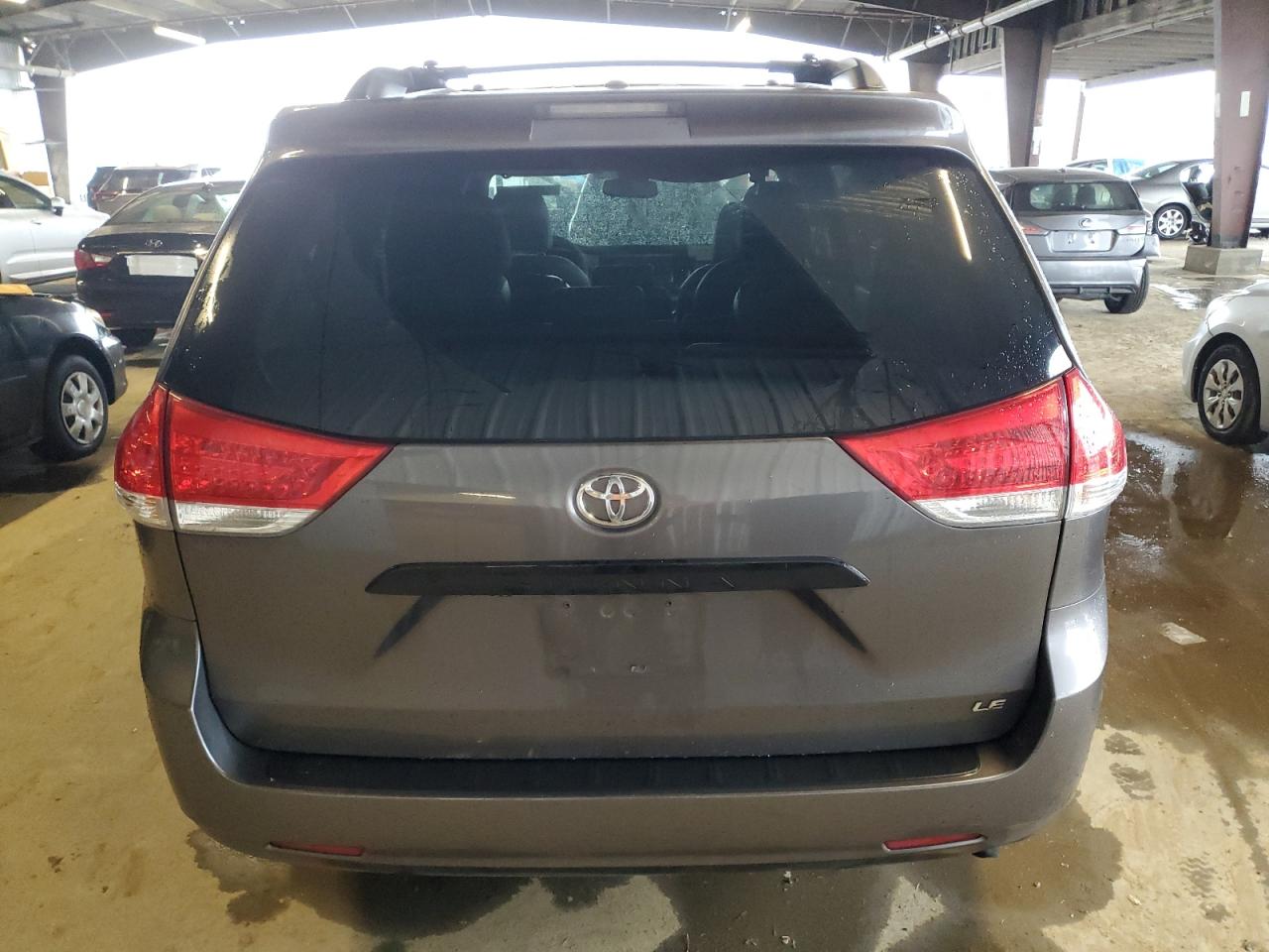 2012 Toyota Sienna - Image 6