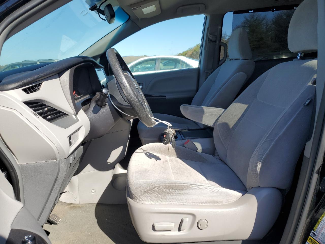2016 Toyota Sienna - Image 7