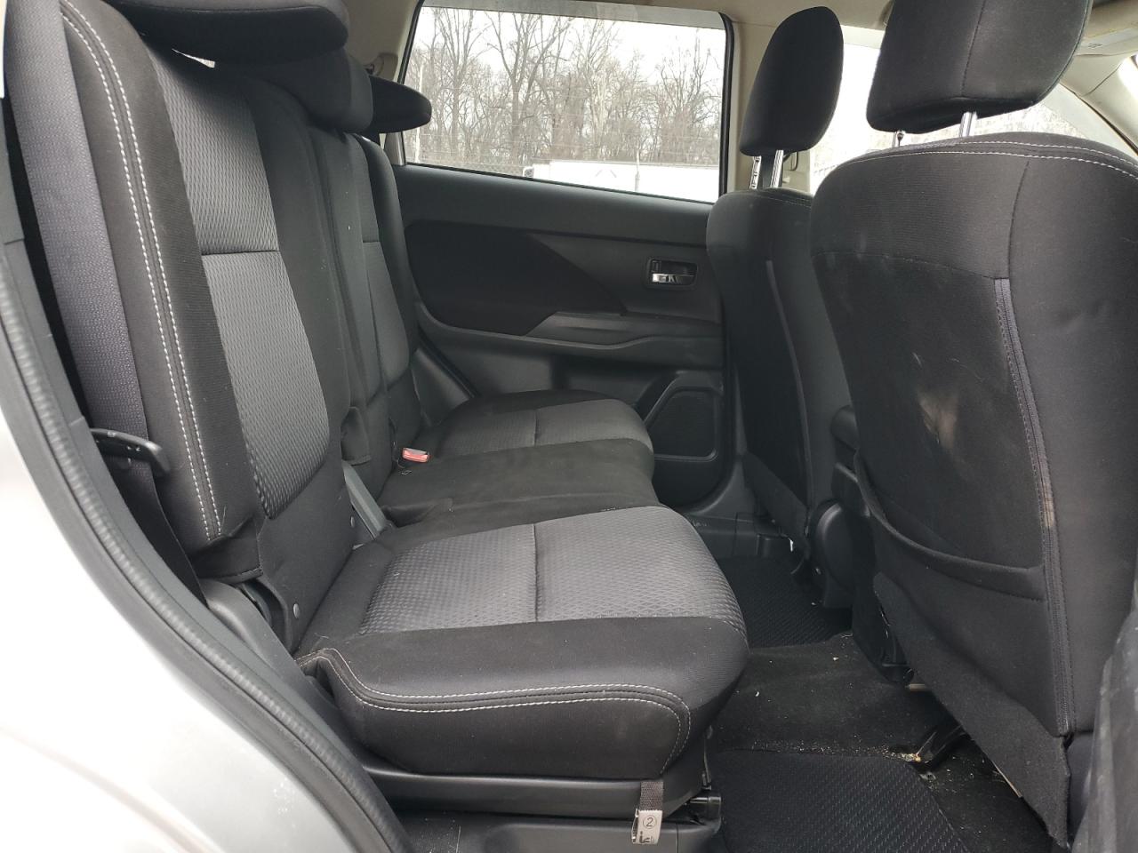 2018 Mitsubishi Outlander - Image 11