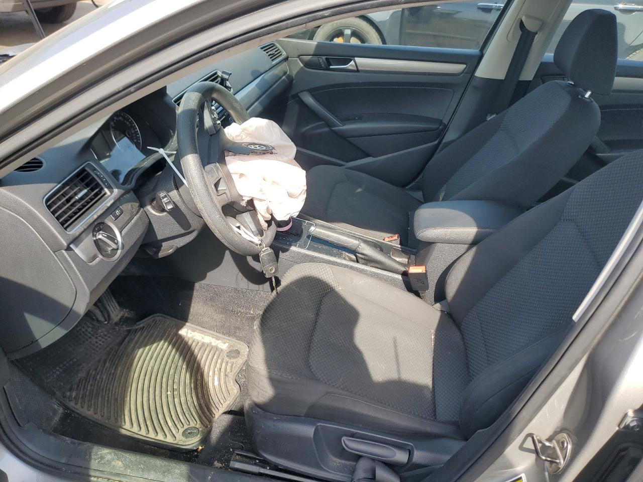 2014 Volkswagen Passat - Image 7