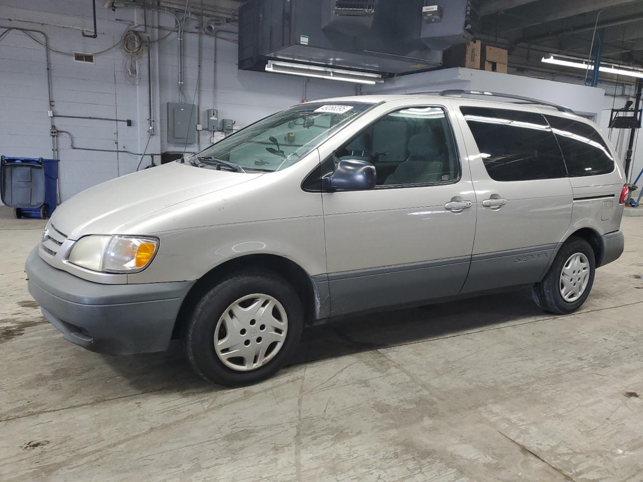 2003 Toyota Sienna Ce იყიდება Wheeling-ში, IL - Side