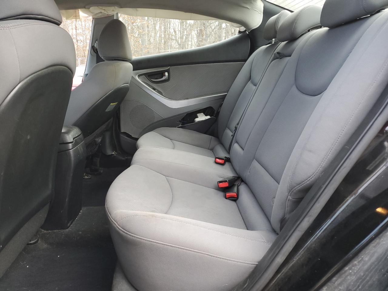 2013 Hyundai Elantra - Image 11