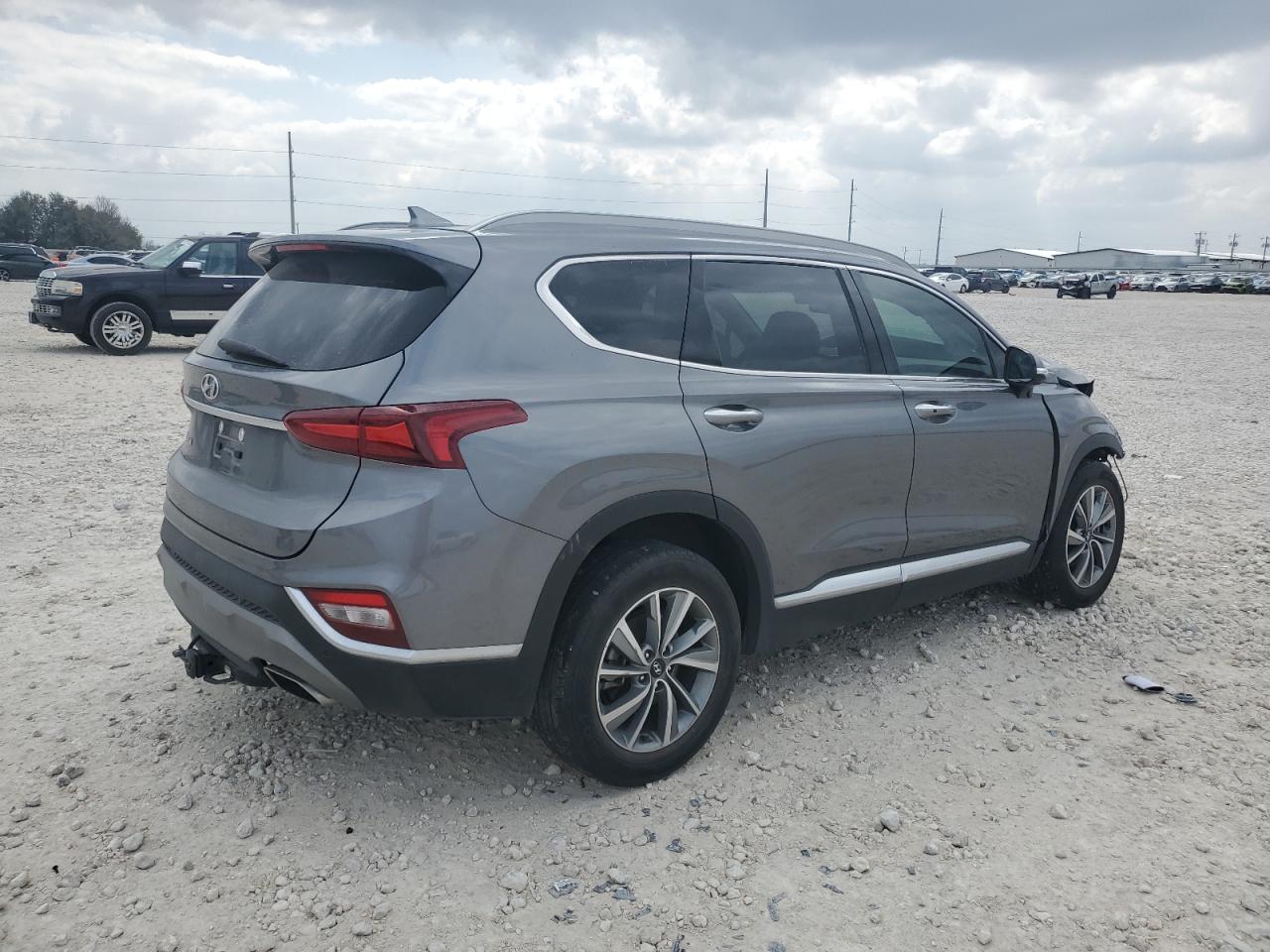 2019 Hyundai Santa Fe - Image 3
