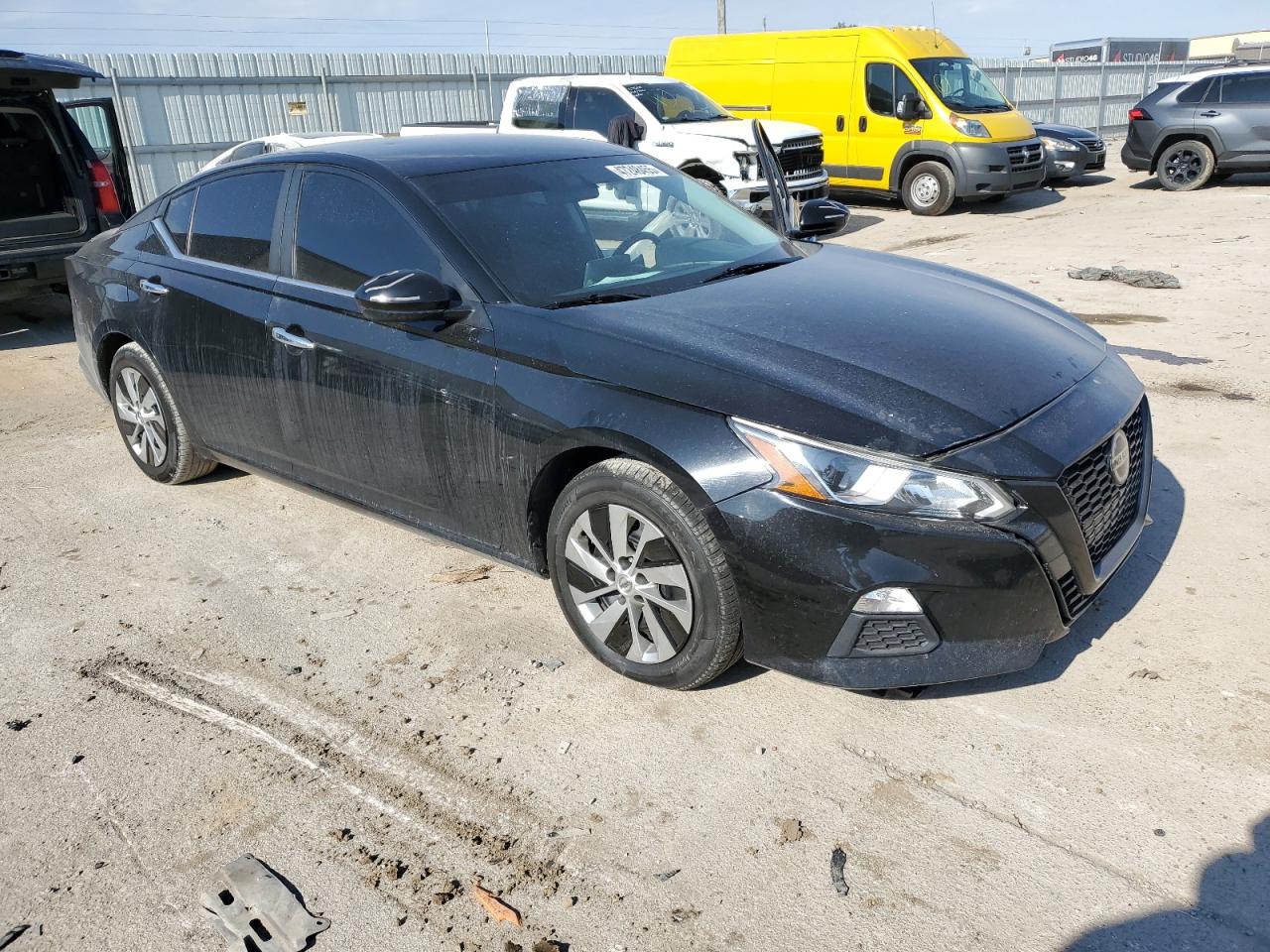2020 Nissan Altima - Image 4