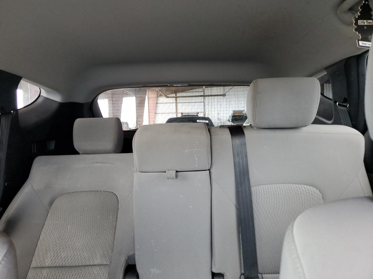 2015 Hyundai Santa Fe - Image 10