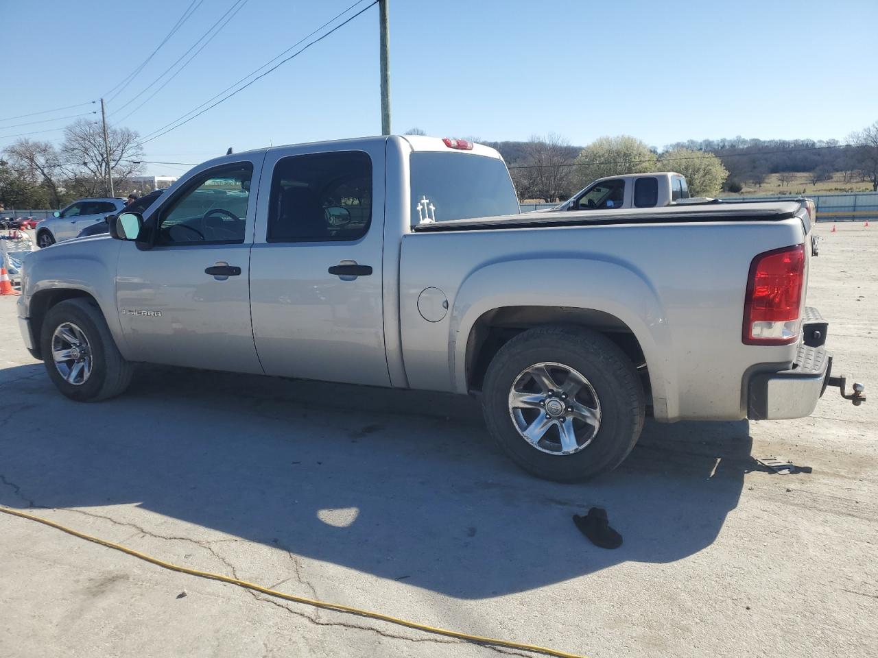 2007 GMC Sierra - Image 2