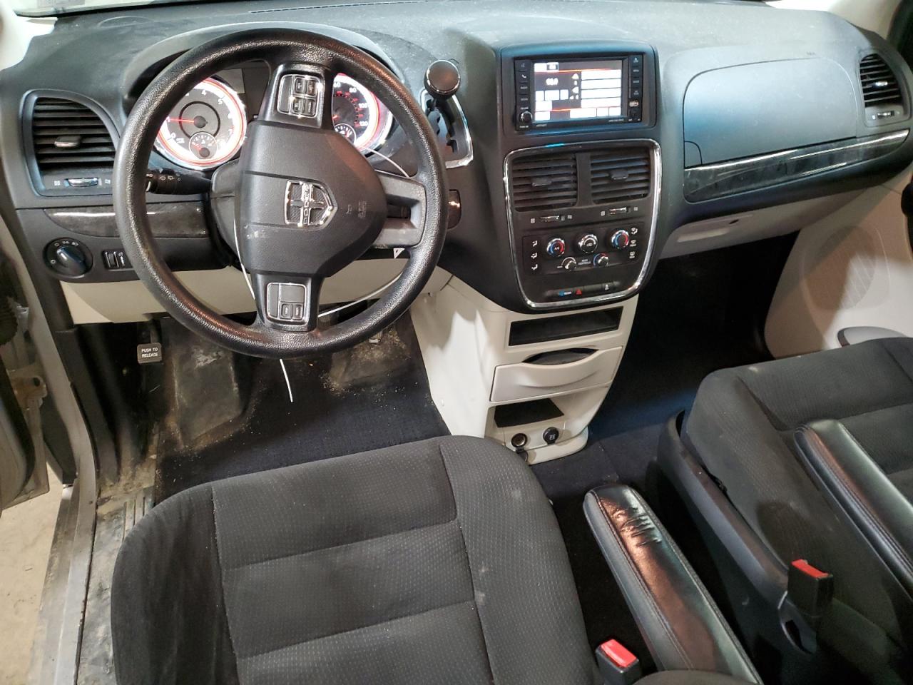 2017 Dodge Caravan - Image 8