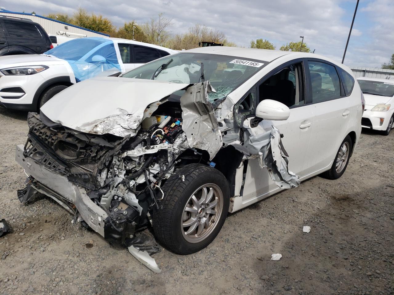 2017 Toyota Prius V იყიდება Sacramento-ში, CA - Front End