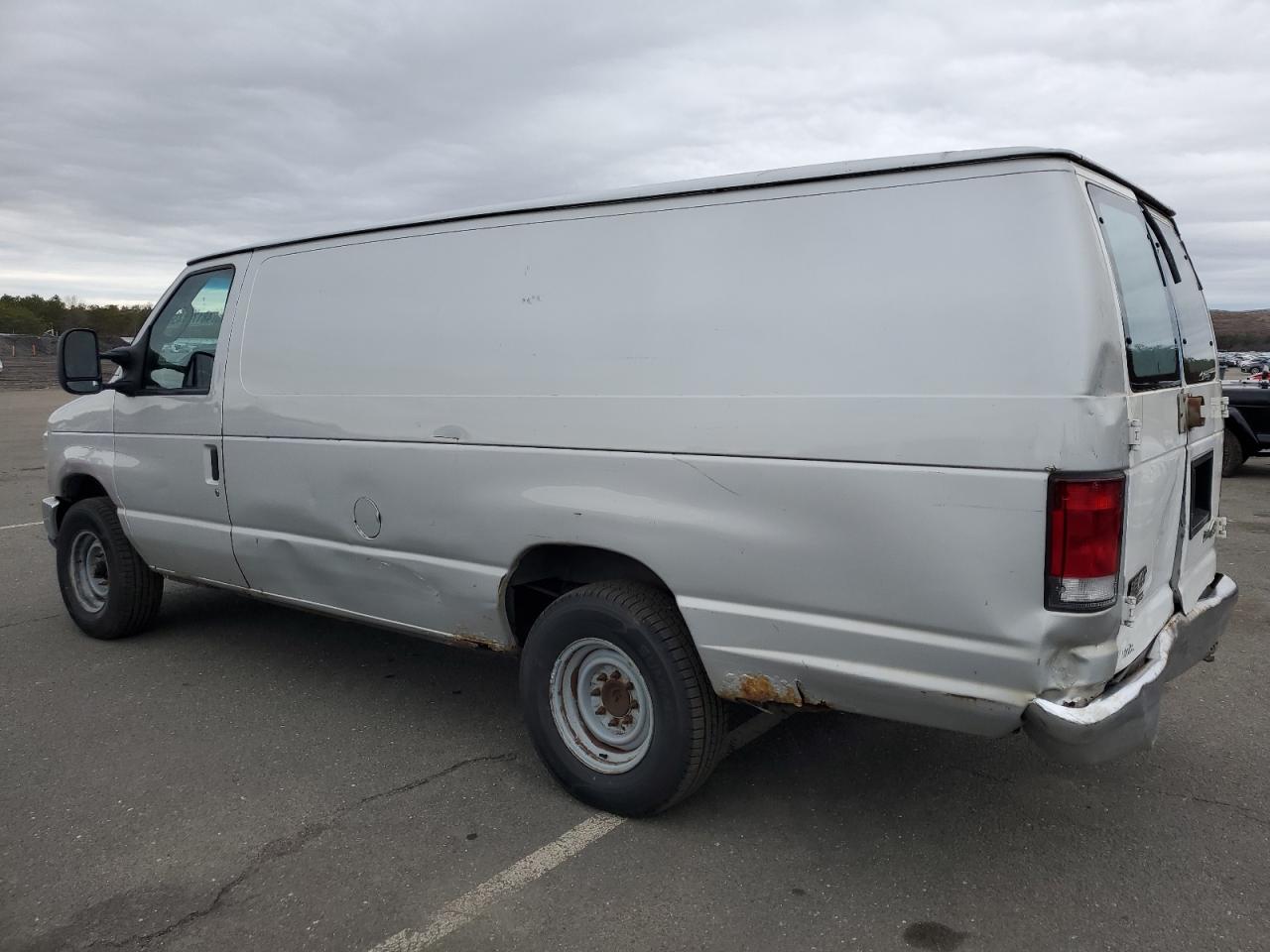 2010 Ford Econoline - Image 2