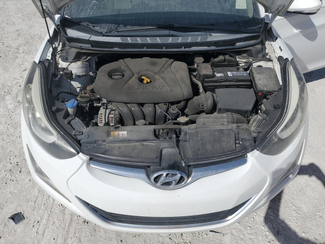 2016 Hyundai Elantra - Image 11
