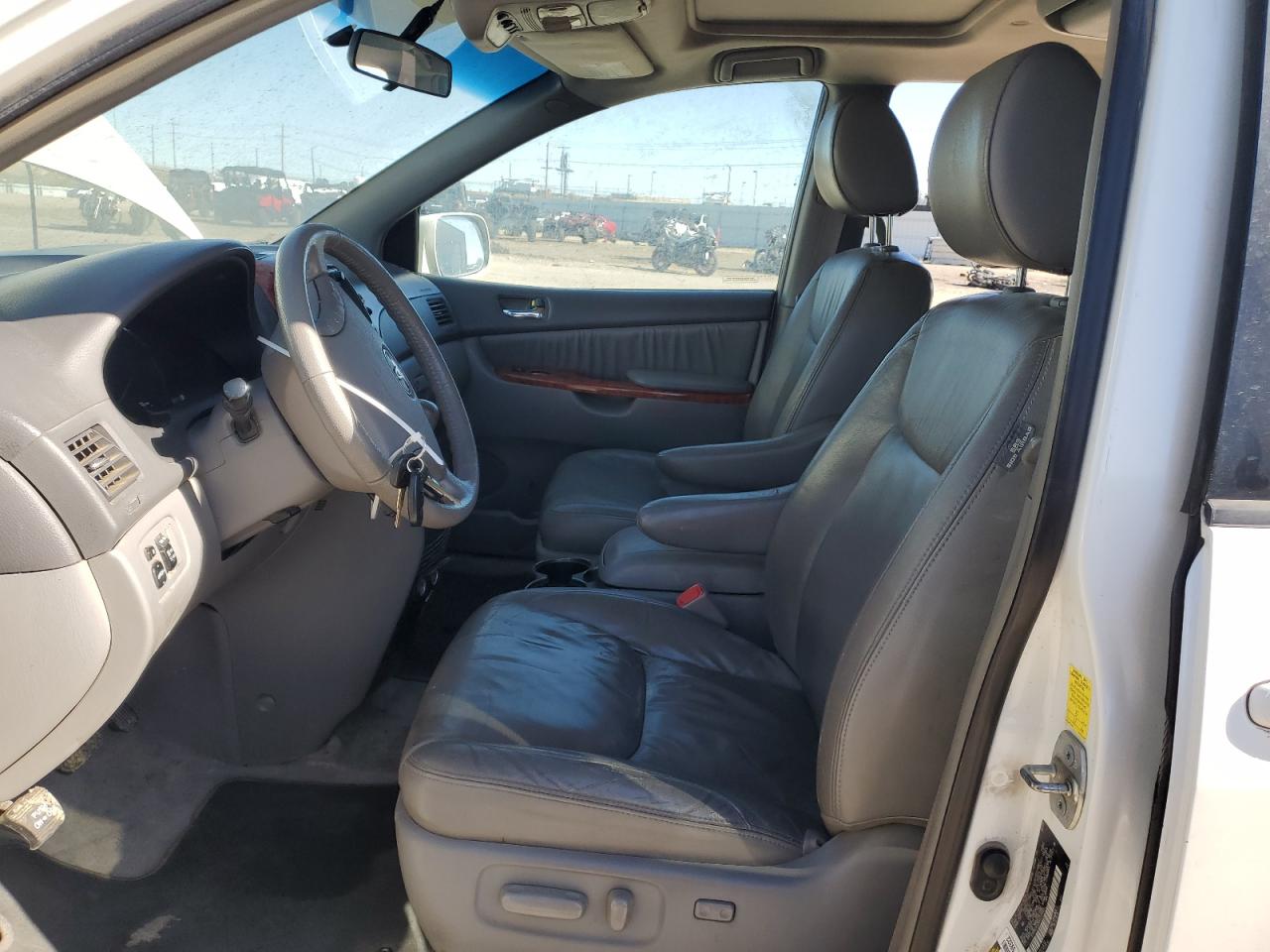 2010 Toyota Sienna - Image 7