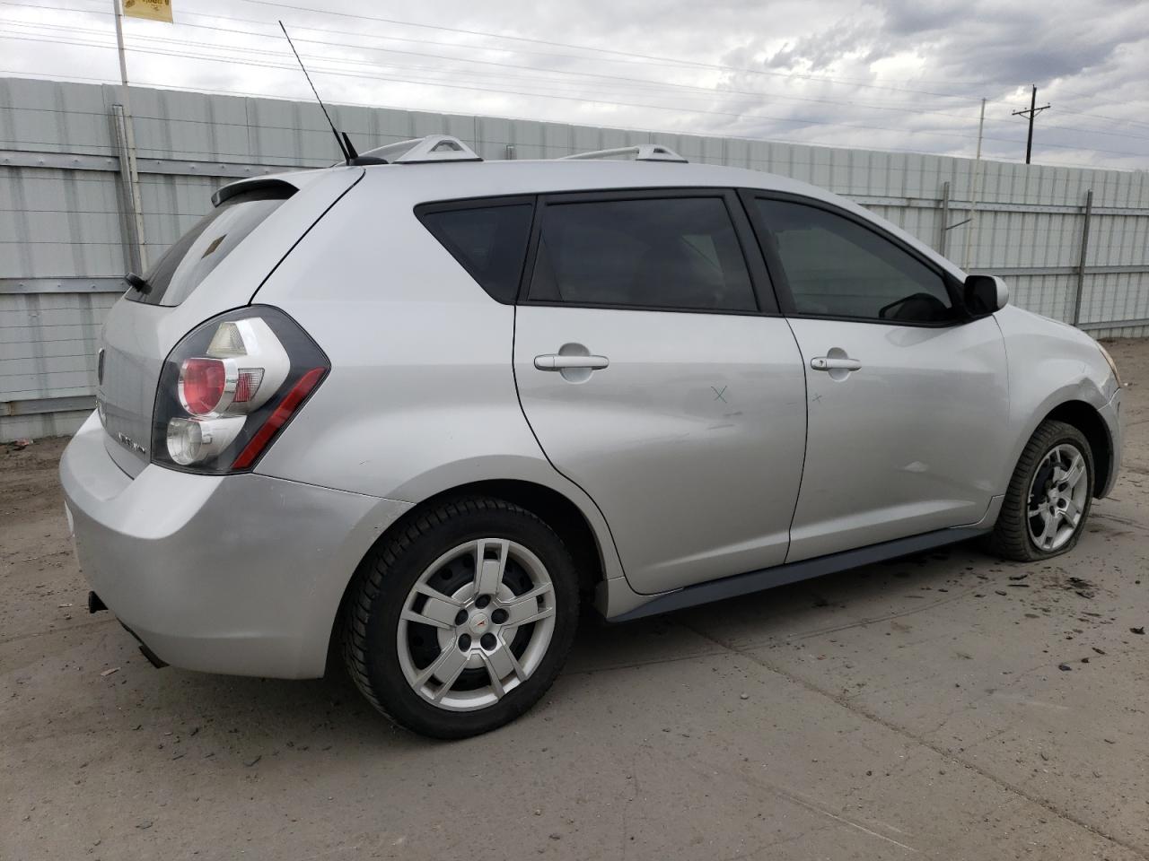2009 Pontiac Vibe - Image 3