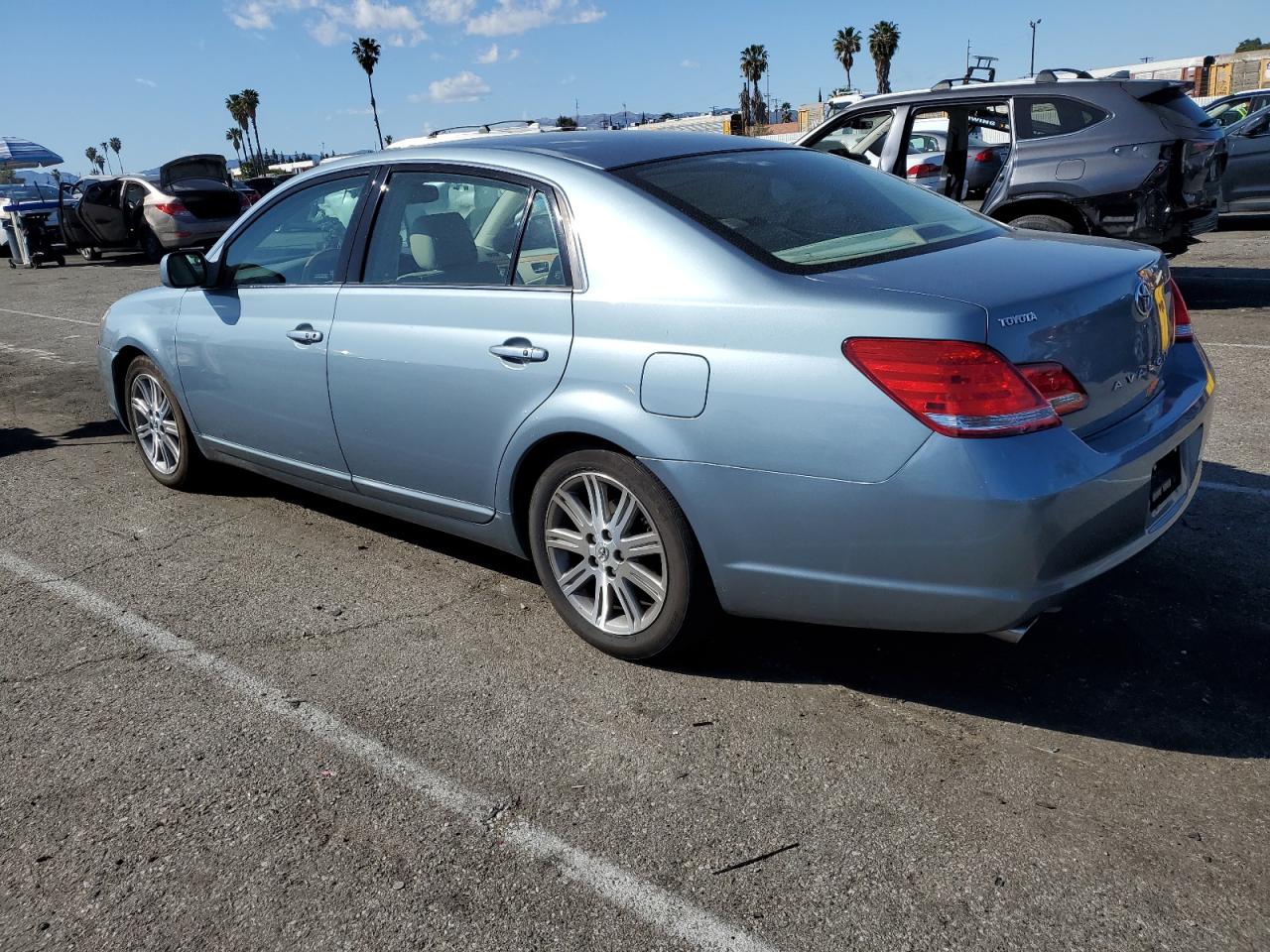 2006 Toyota Avalon - Image 2
