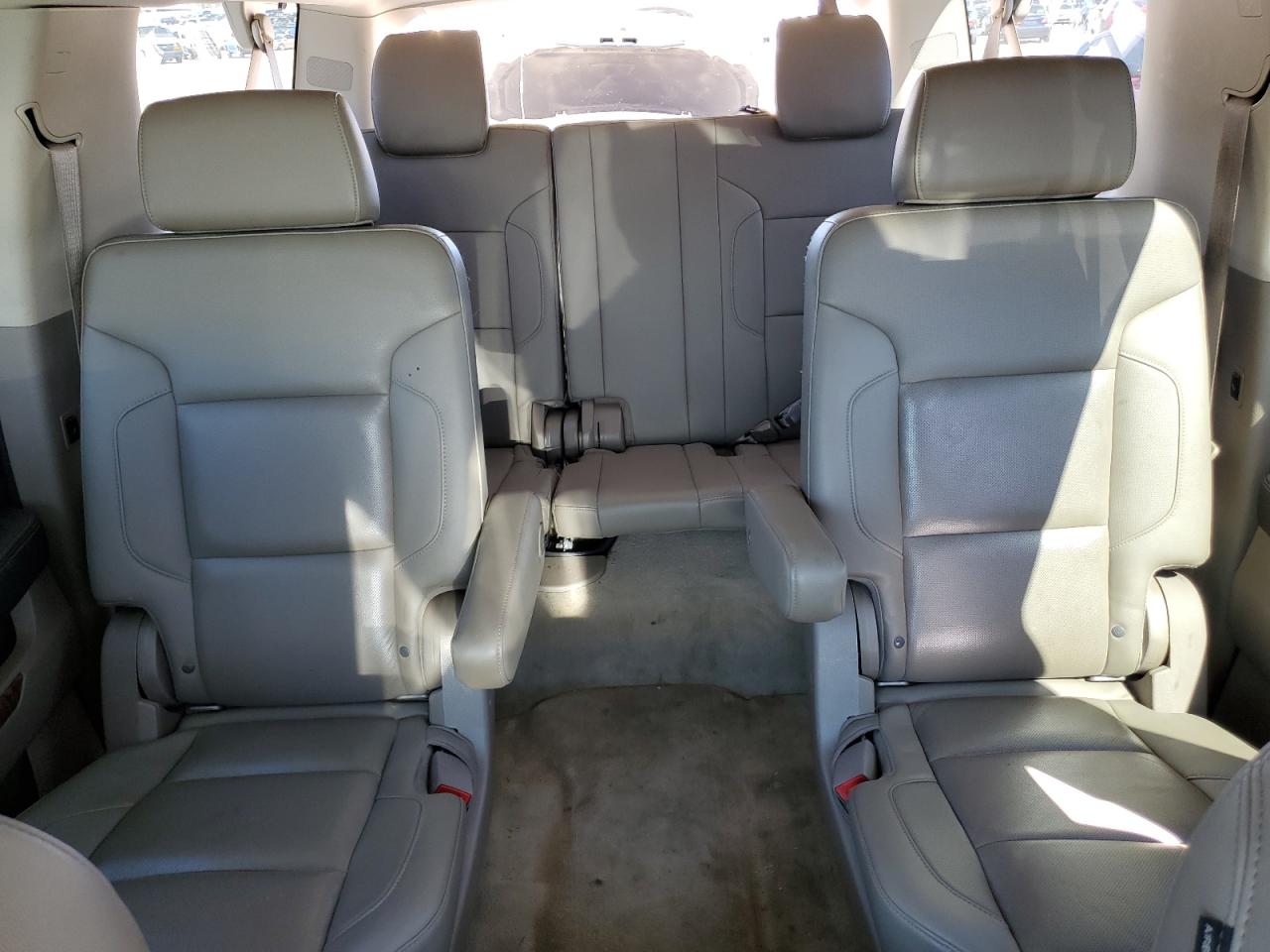 2015 Chevrolet Suburban - Image 10
