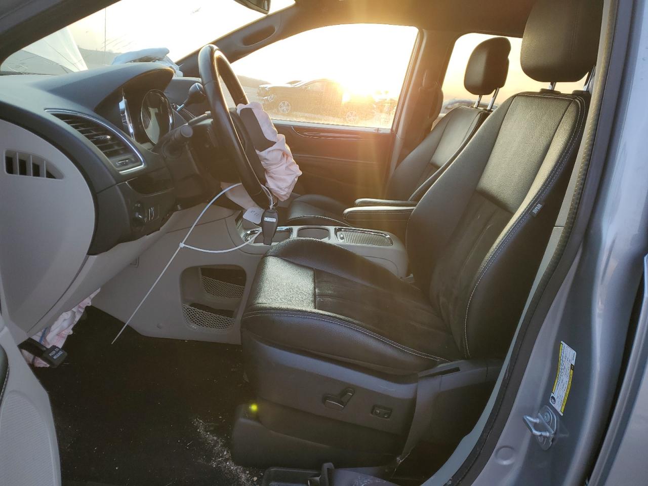 2019 Dodge Caravan - Image 7