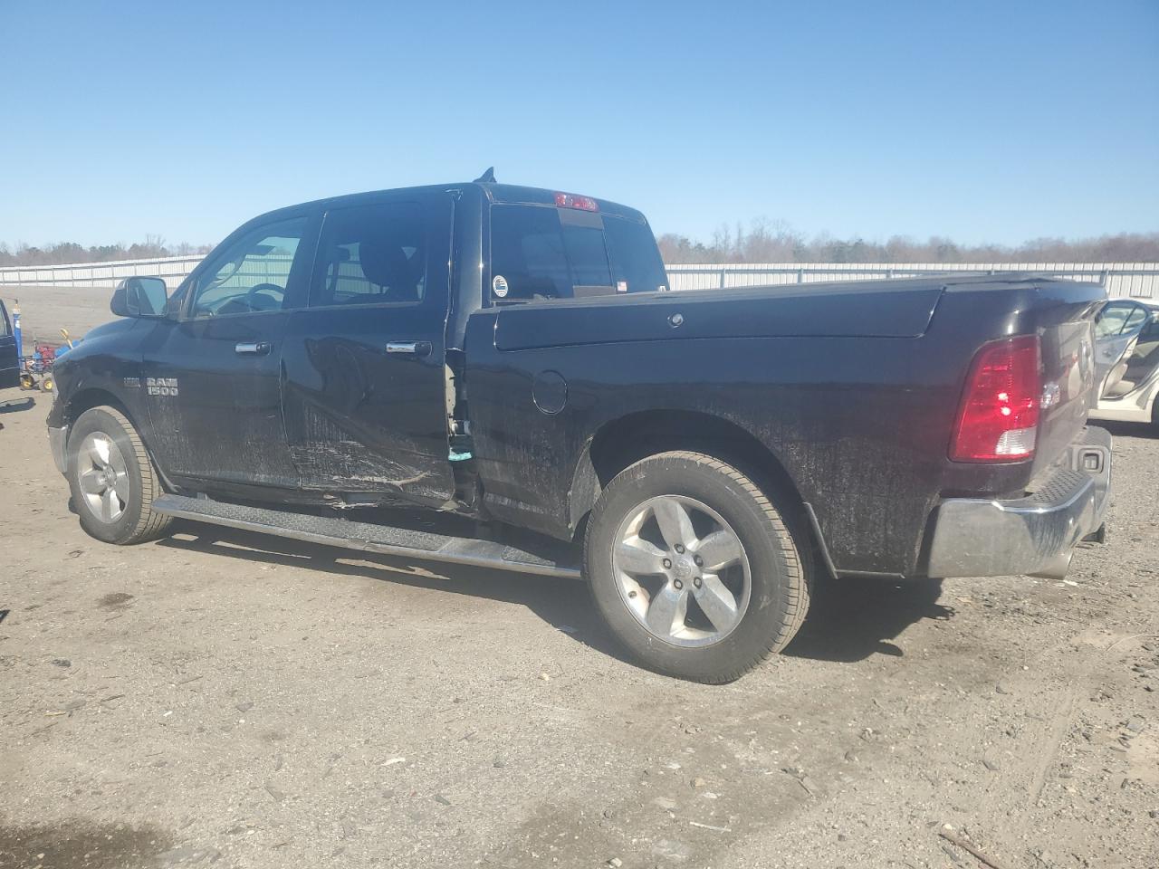 2016 RAM 1500 - Image 2
