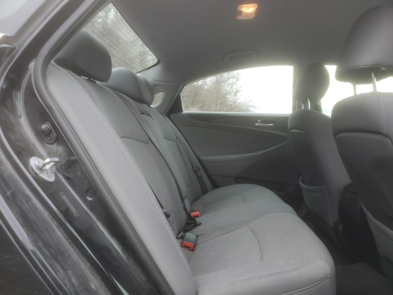2012 Hyundai Sonata - Image 11