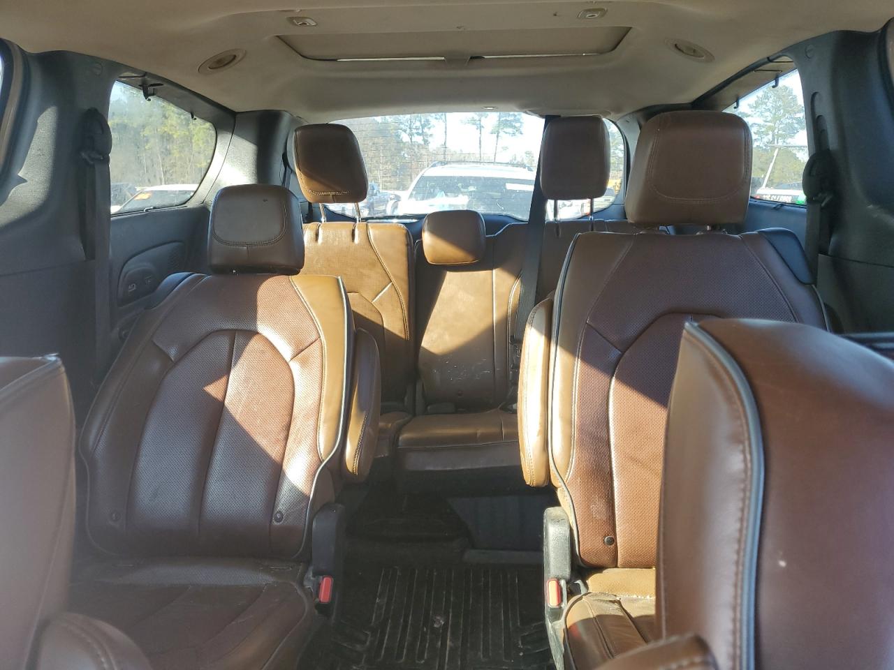 2017 Chrysler Pacifica - Image 10