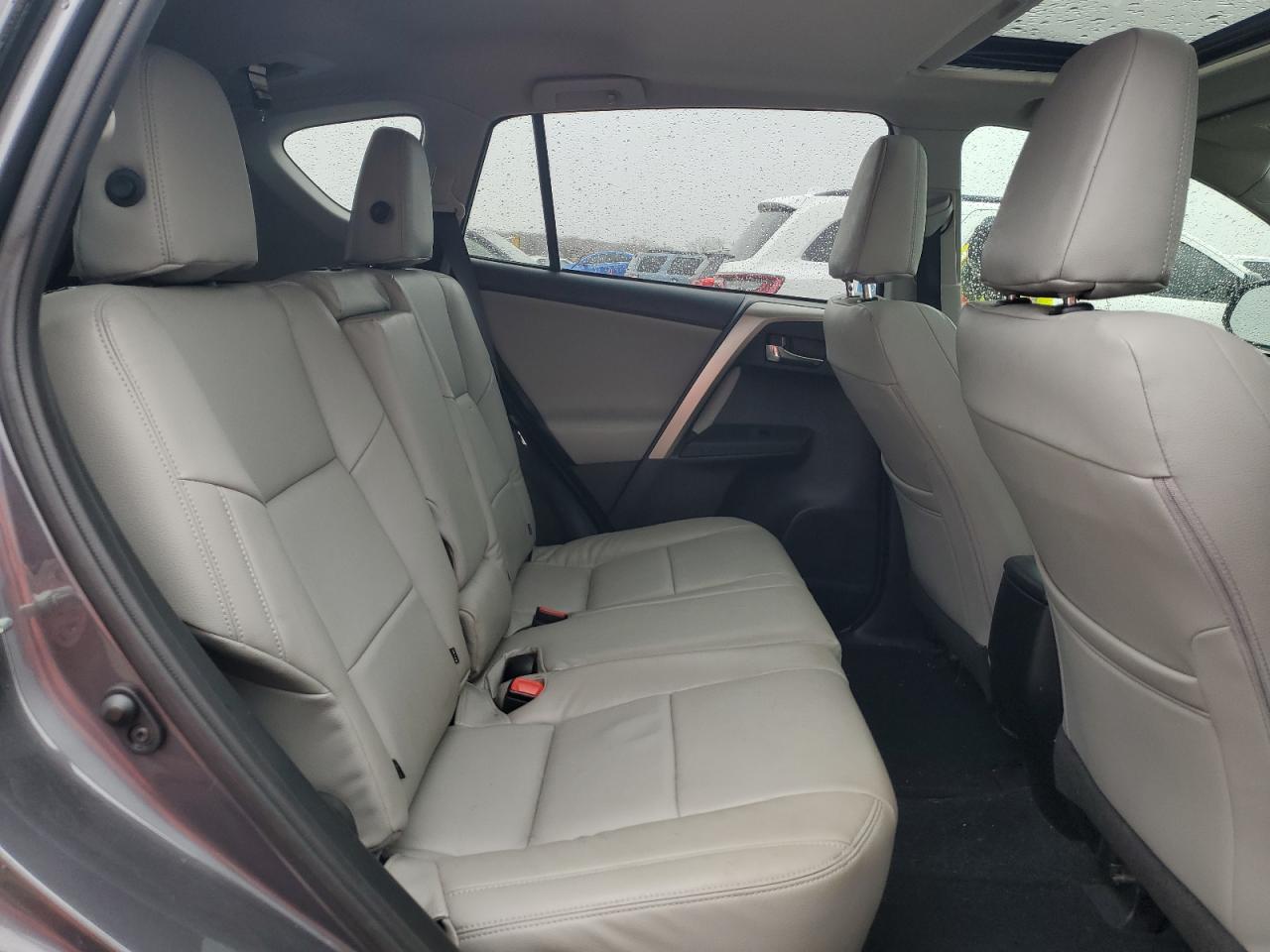 2015 Toyota RAV 4 - Image 11