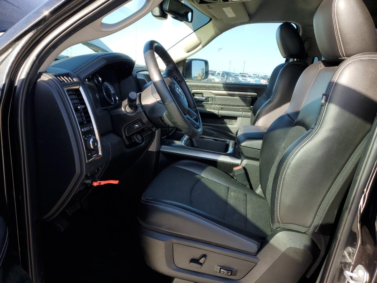2016 RAM 1500 - Image 7
