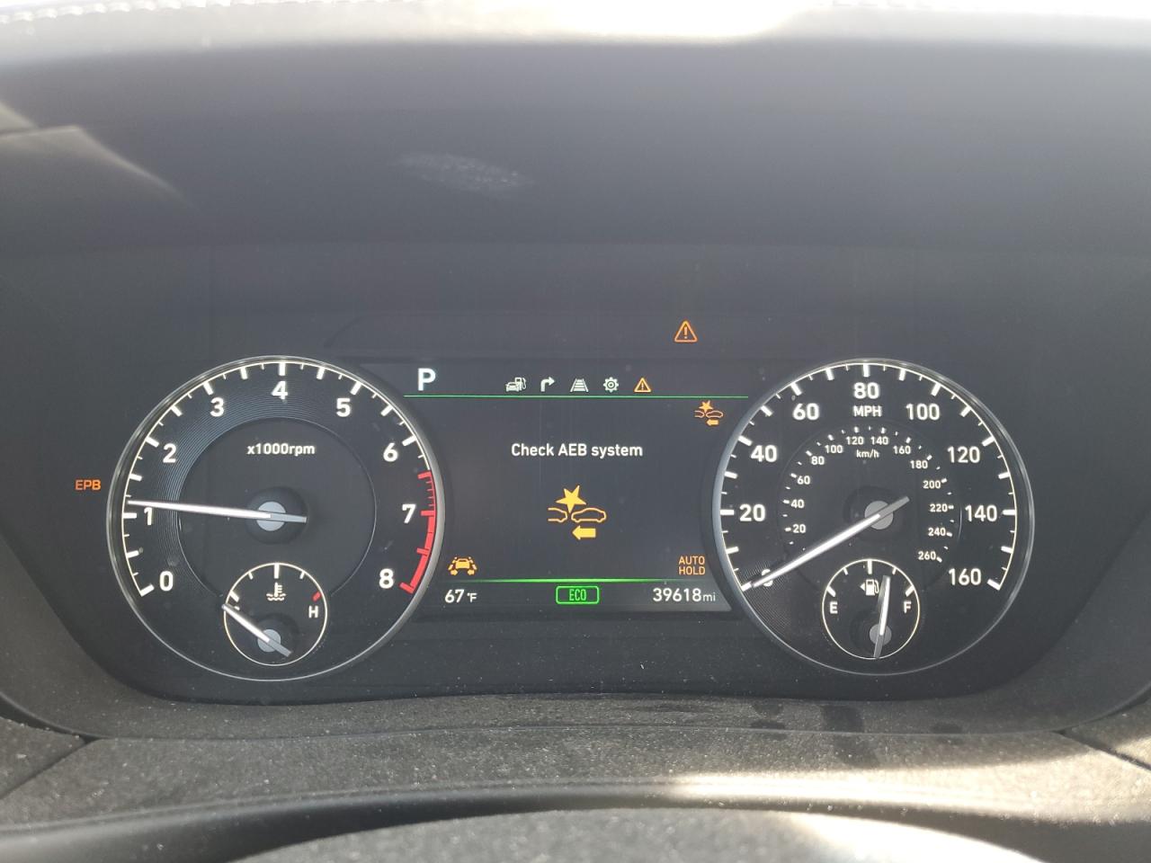 2018 Genesis G90 - Image 9