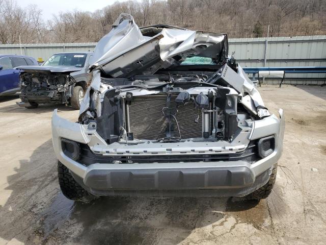  TOYOTA TACOMA 2021 Srebrny