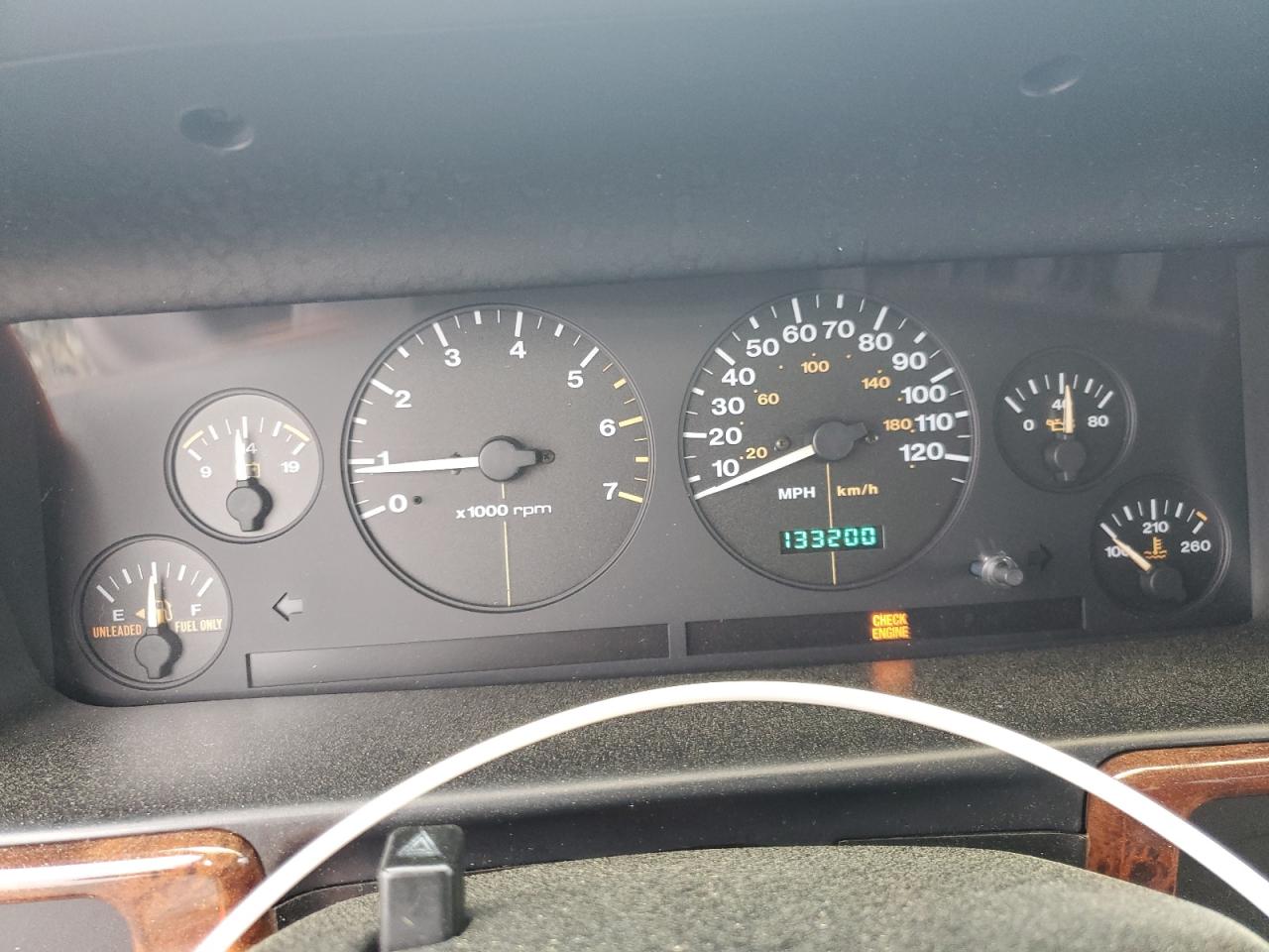 1997 Jeep Grand Cherokee - Image 9