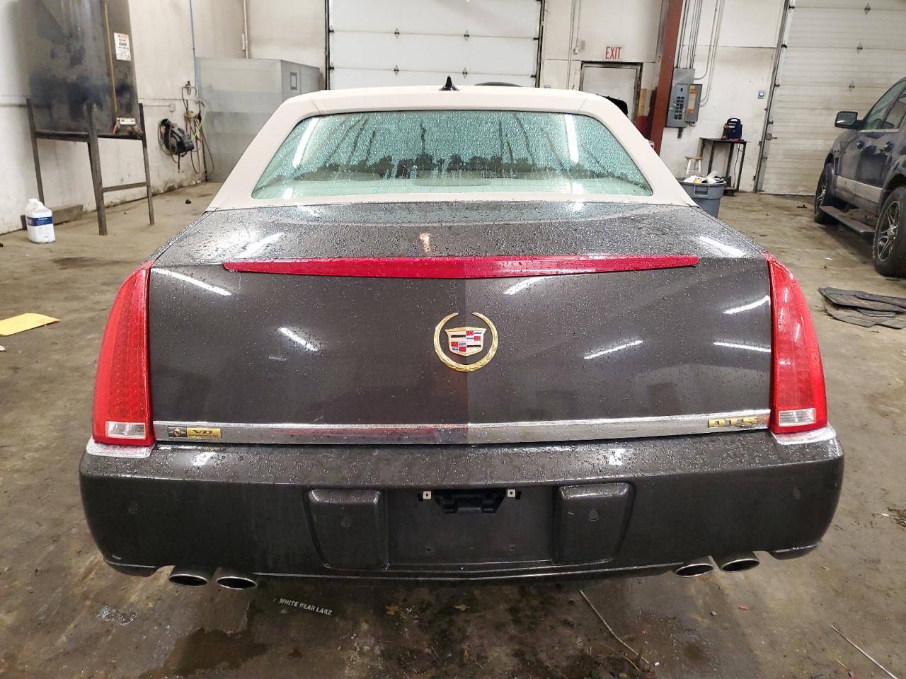 2009 Cadillac DTS - Image 6