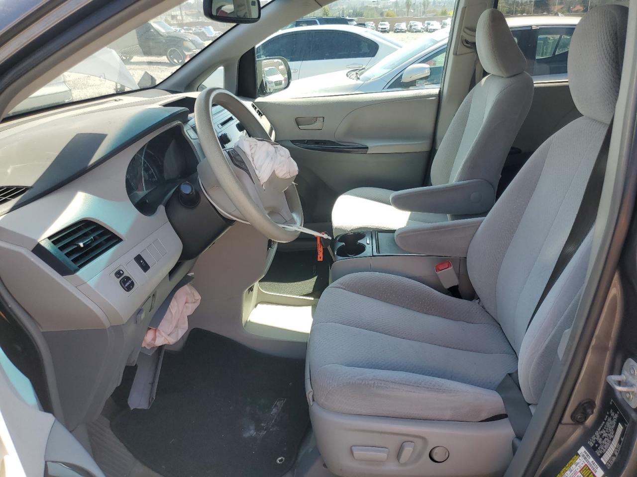 2013 Toyota Sienna - Image 7