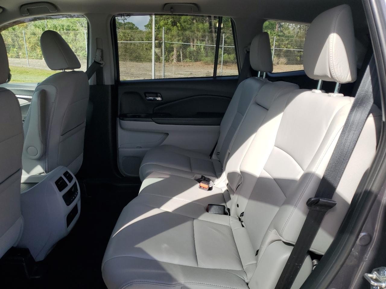 2017 Honda Pilot - Image 11