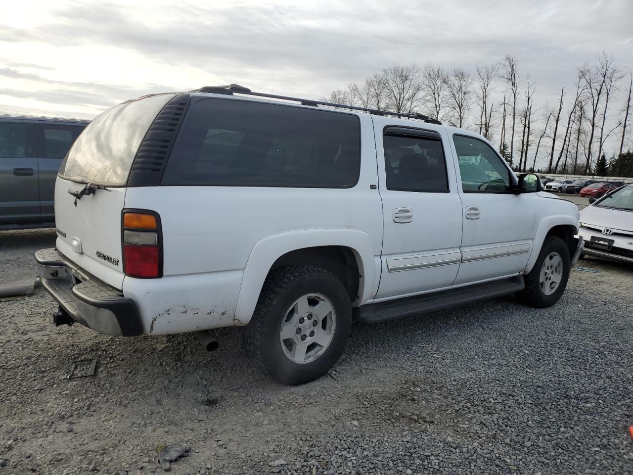 2004 Chevrolet Suburban - Image 3