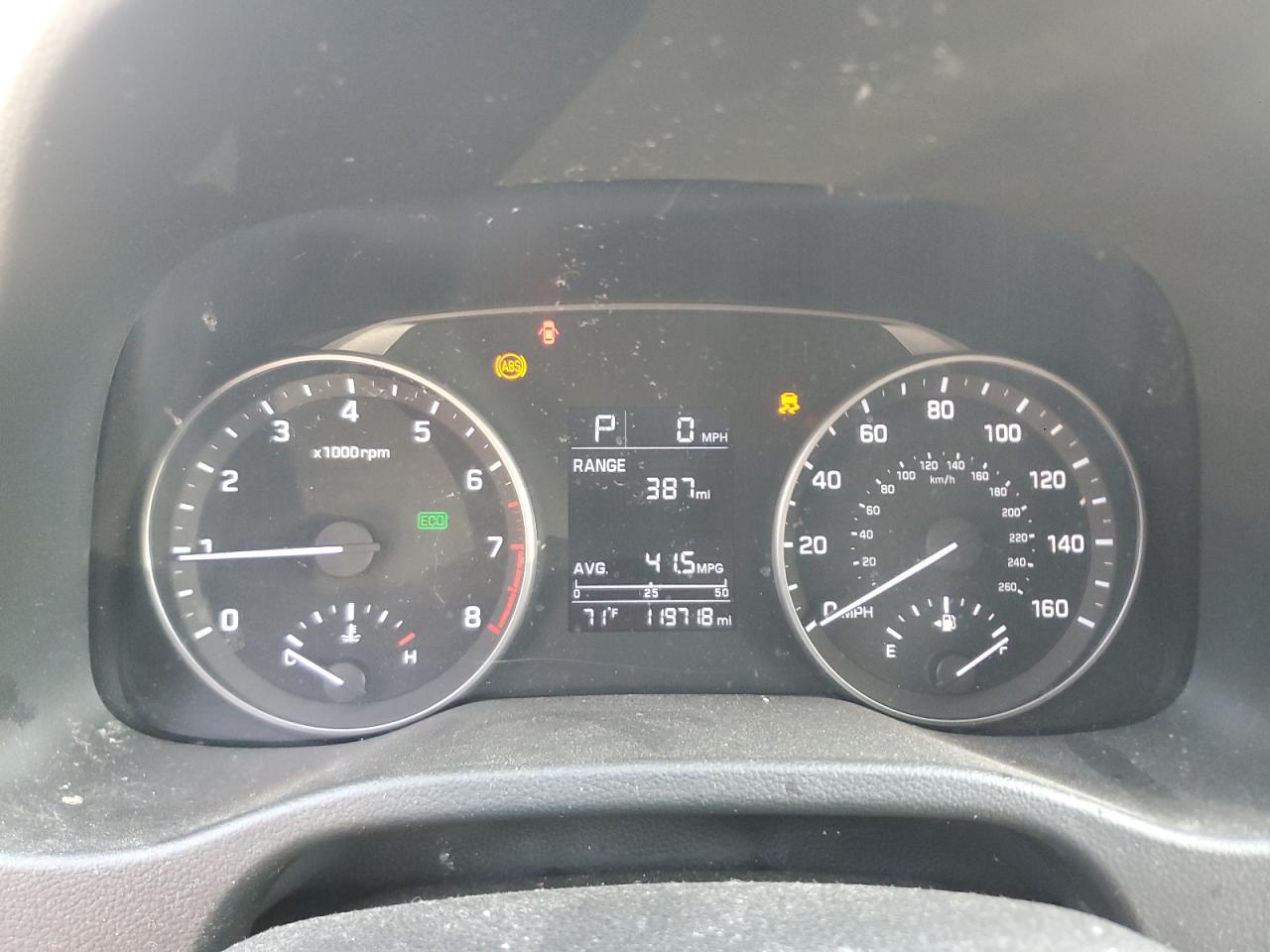 2017 Hyundai Elantra - Image 9