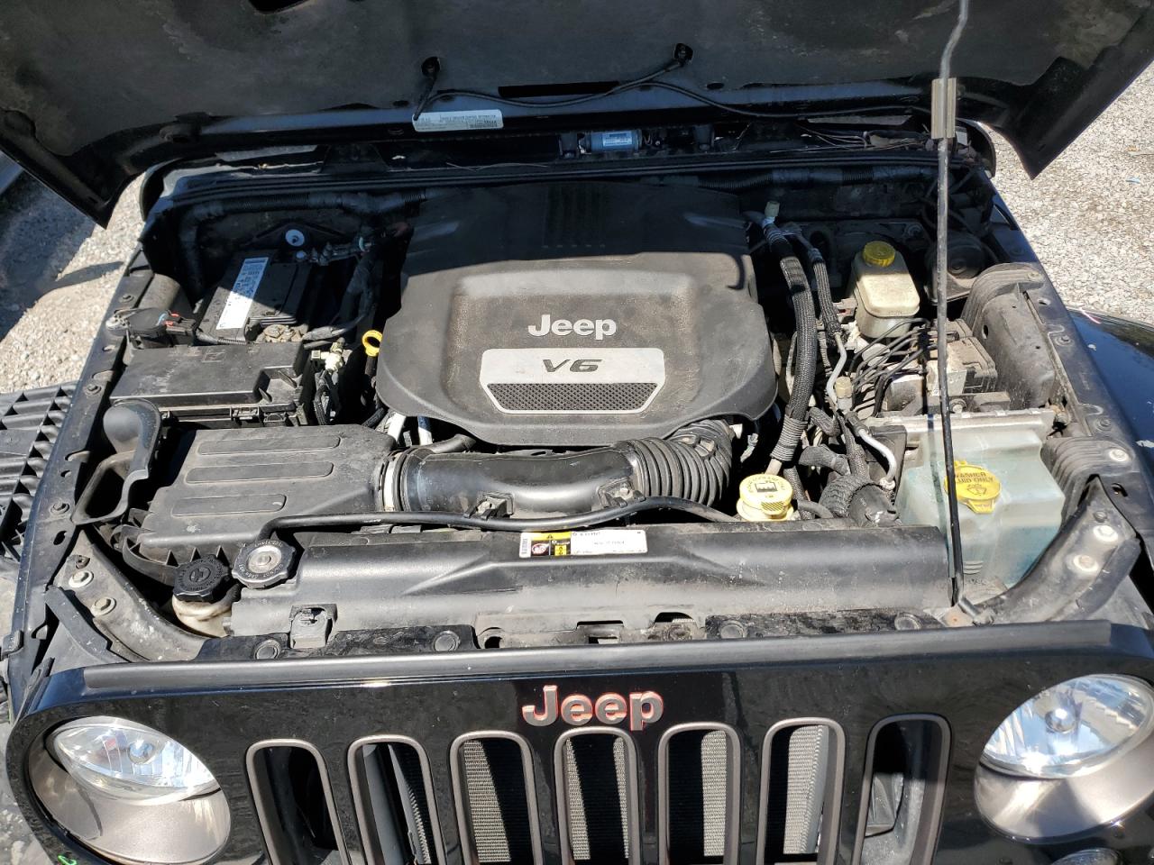 2016 Jeep Wrangler - Image 11