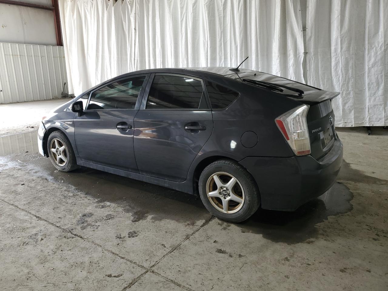 2010 Toyota Prius - Image 2
