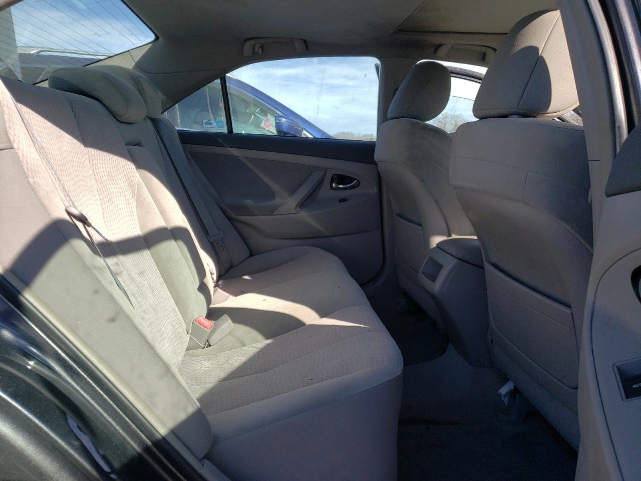 2011 Toyota Camry - Image 10