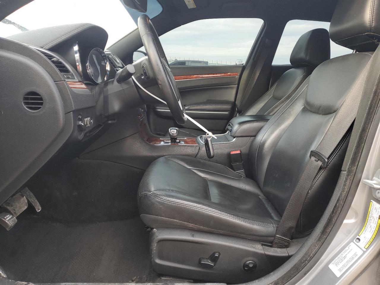 2014 Chrysler 300 - Image 7