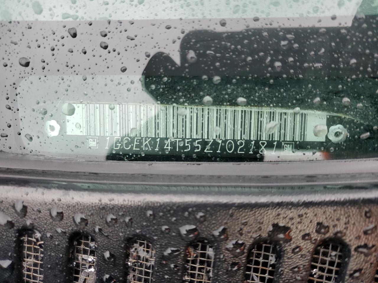 2005 Chevrolet Silverado - Image 12