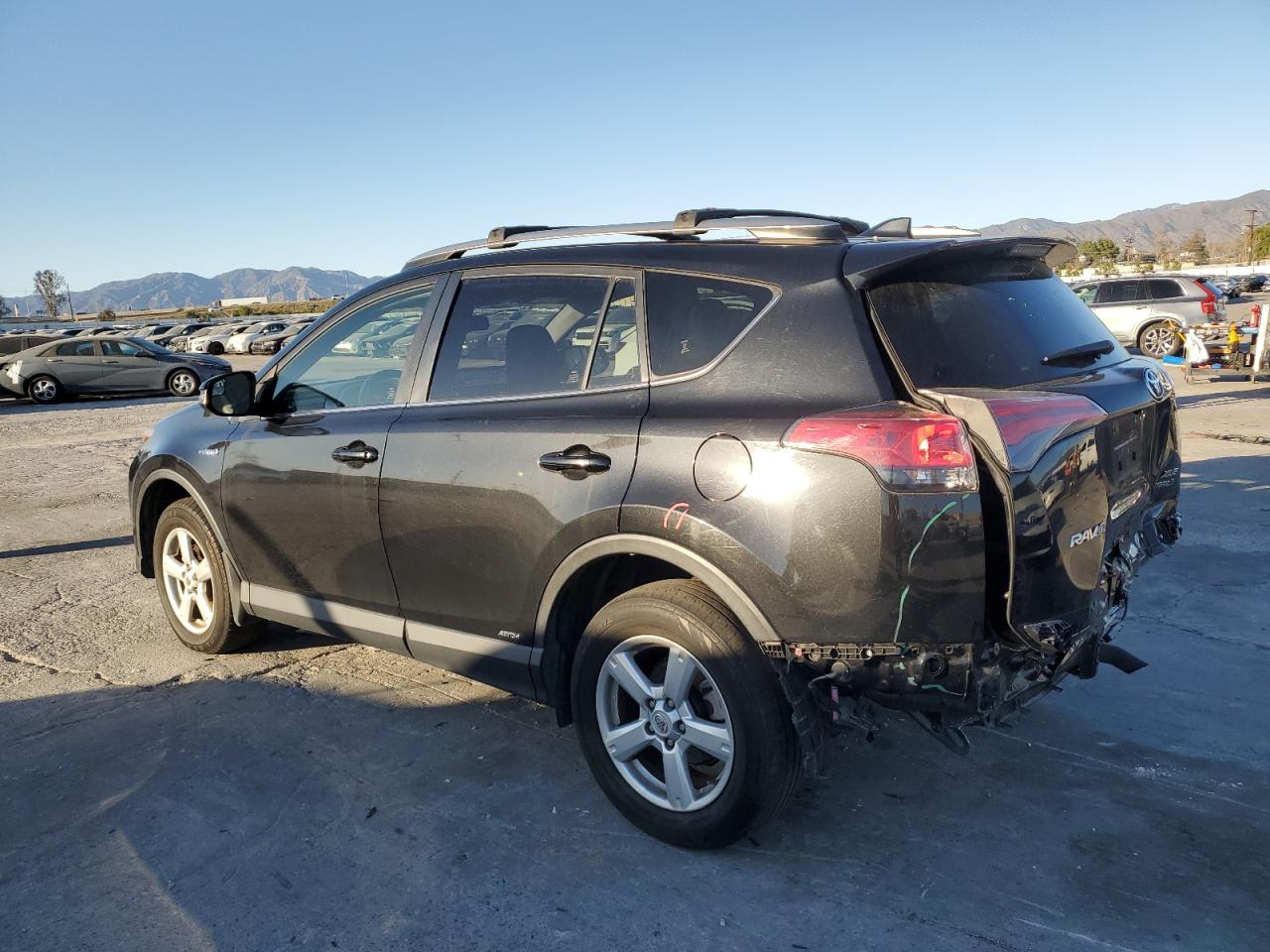 2018 Toyota RAV 4 - Image 2