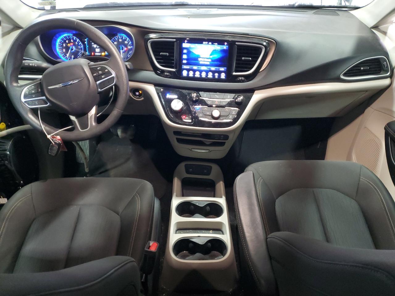 2017 Chrysler Pacifica - Image 8
