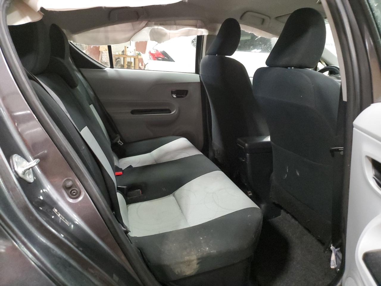 2014 Toyota Prius - Image 10
