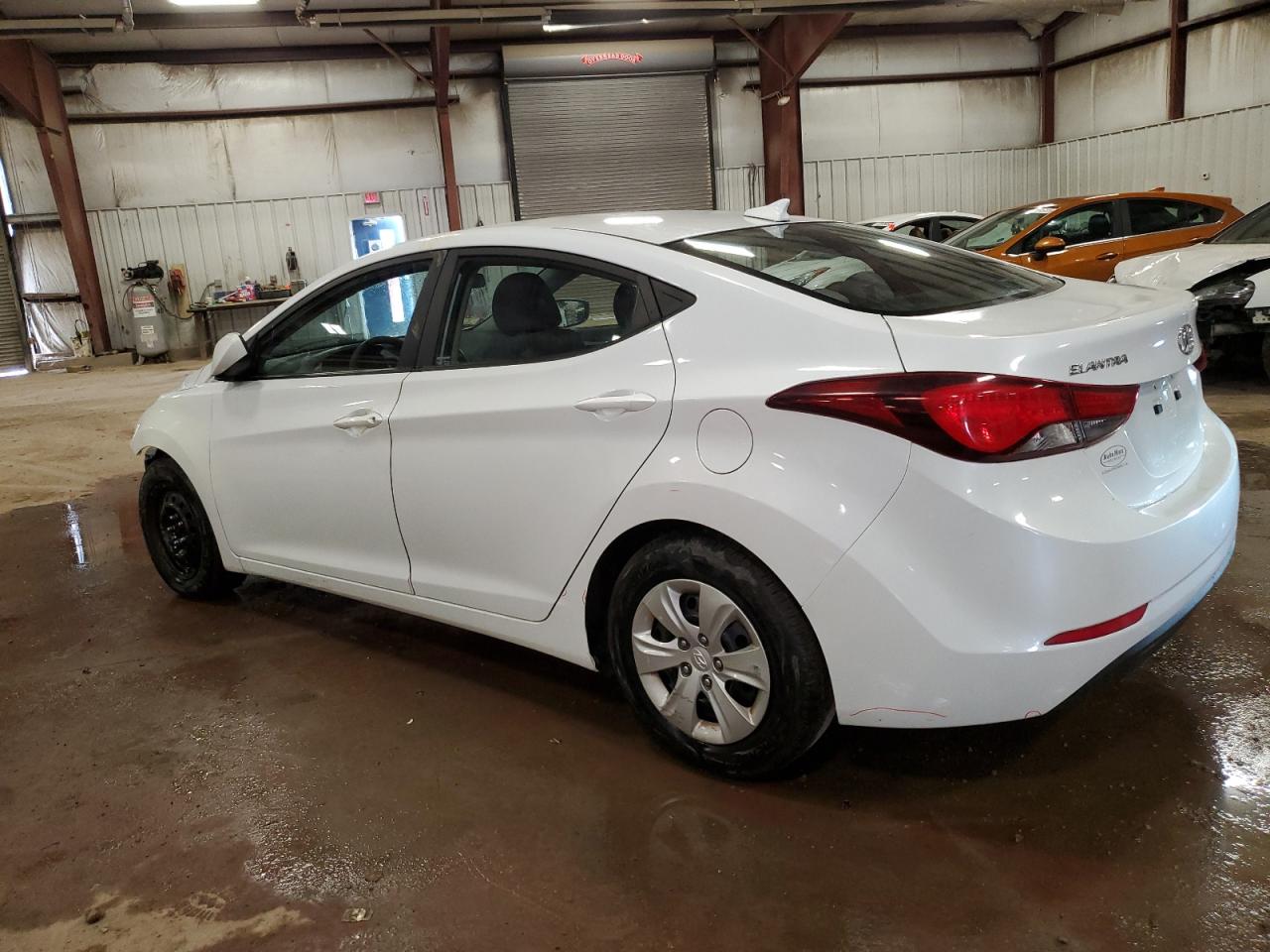 2016 Hyundai Elantra - Image 2