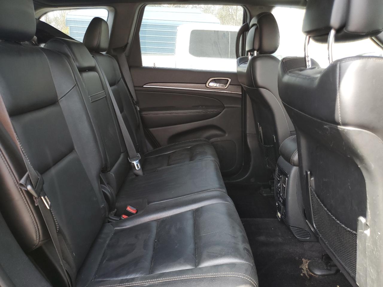 2017 Jeep Grand Cherokee - Image 11
