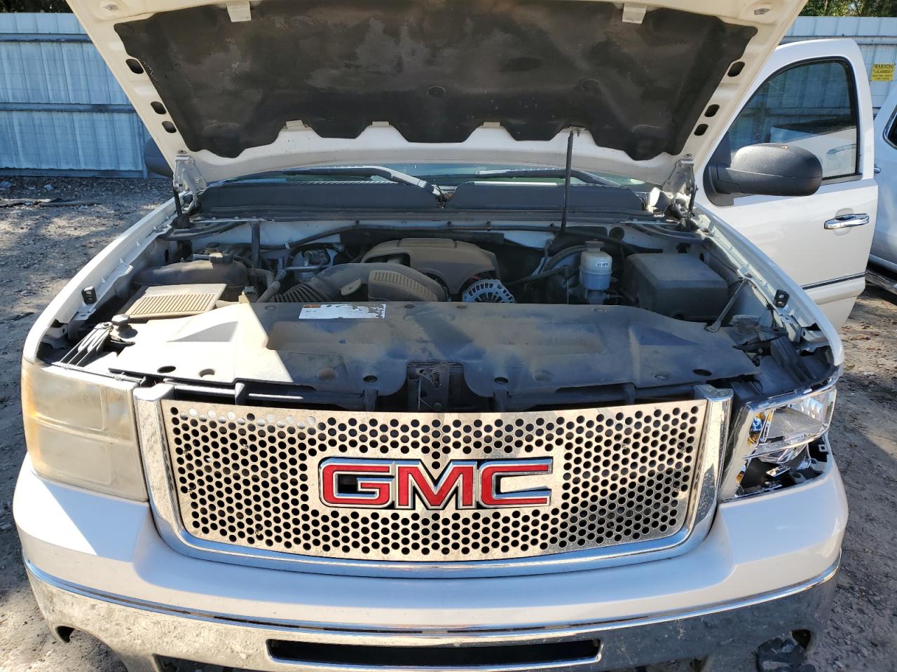 2011 GMC Sierra - Image 11