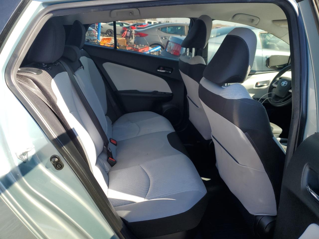 2016 Toyota Prius - Image 10